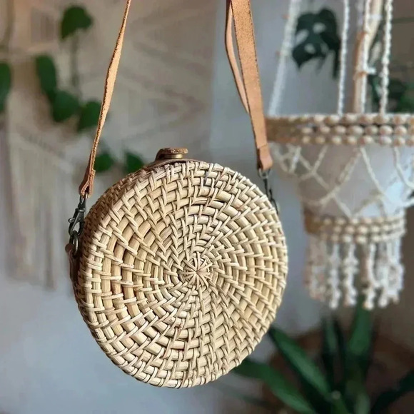 Woven Rattan Crossbody Bag - Boho Round Straw Purse - Picture 6 of 11